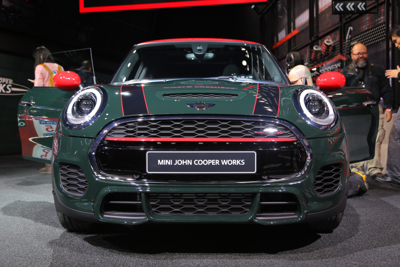 Illustration for article titled The 2015 Mini John Cooper Works: 228 HP And Bonkers Looks For $30,600